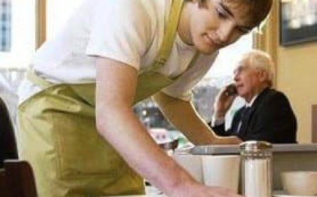 Busser or Busboy-Definition,Salary,Job Description (Ultimate Guide)