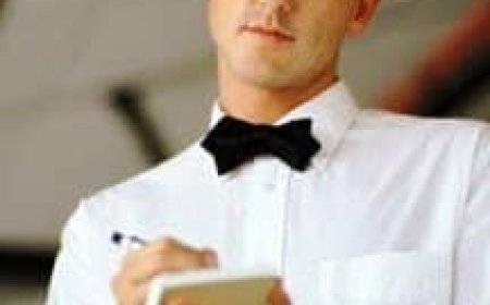 Waiter’s Role in Hospitality Business