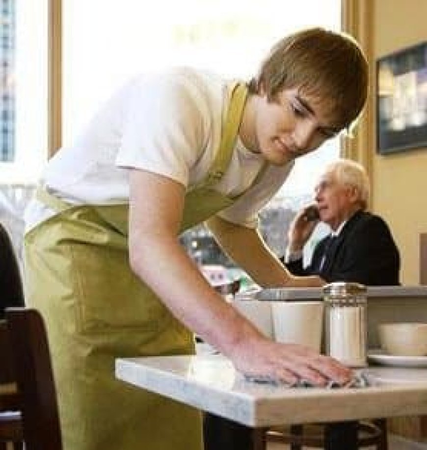 Busser or Busboy-Definition,Salary,Job Description (Ultimate Guide)