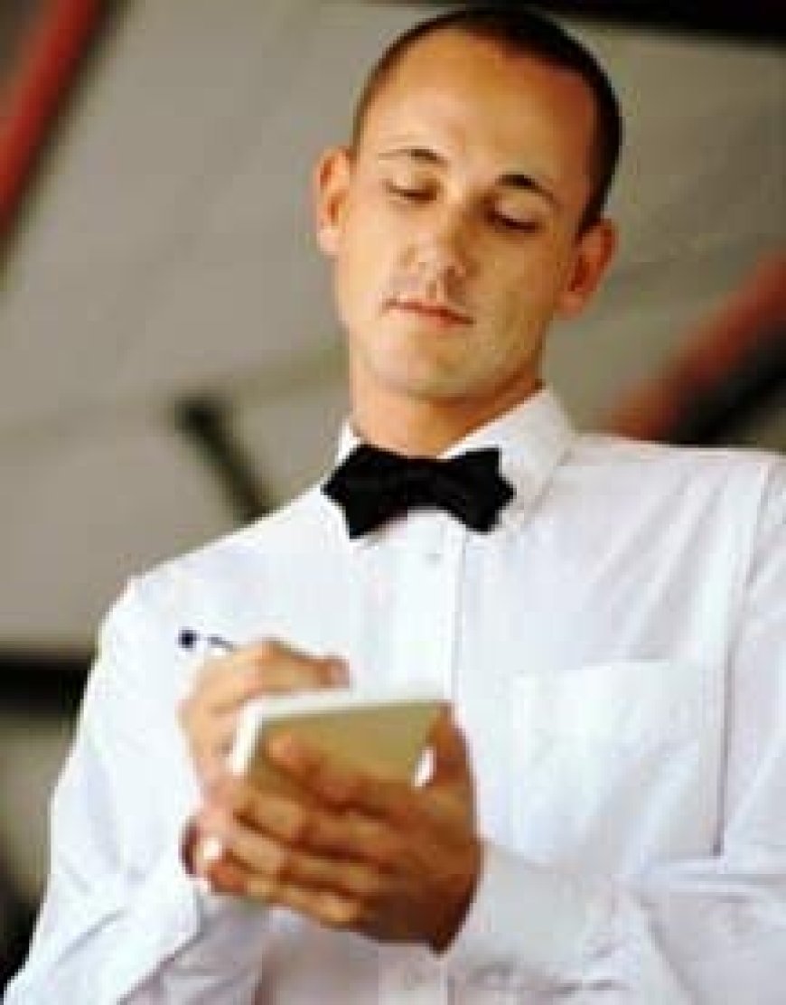 Waiter’s Role in Hospitality Business