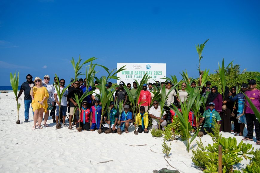 Dhigali Maldives, R. Meedhoo community unite for World Earth Day 2025