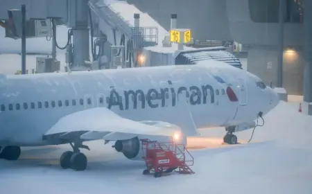 US Travel Chaos to Persist After Winter Storm as Airlines Restore Flights
