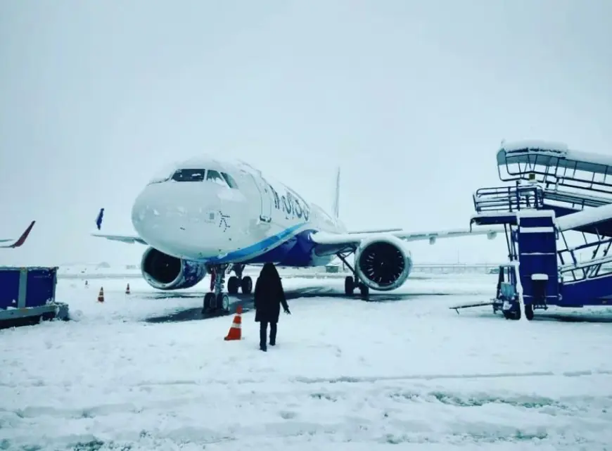 Heavy Snowfall Forces Multiple Flight Cancellations at Srinagar Airport