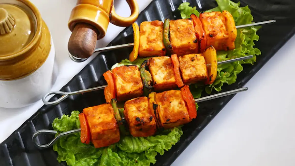 Desi Dining Experience Highlights Cultural Exchange at Indian Table