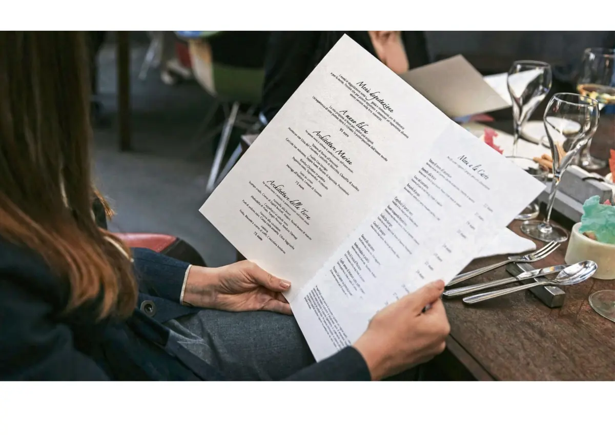 Restaurants Embrace Dim Lighting to Enhance Dining Experience and Influence Consumer Behavior