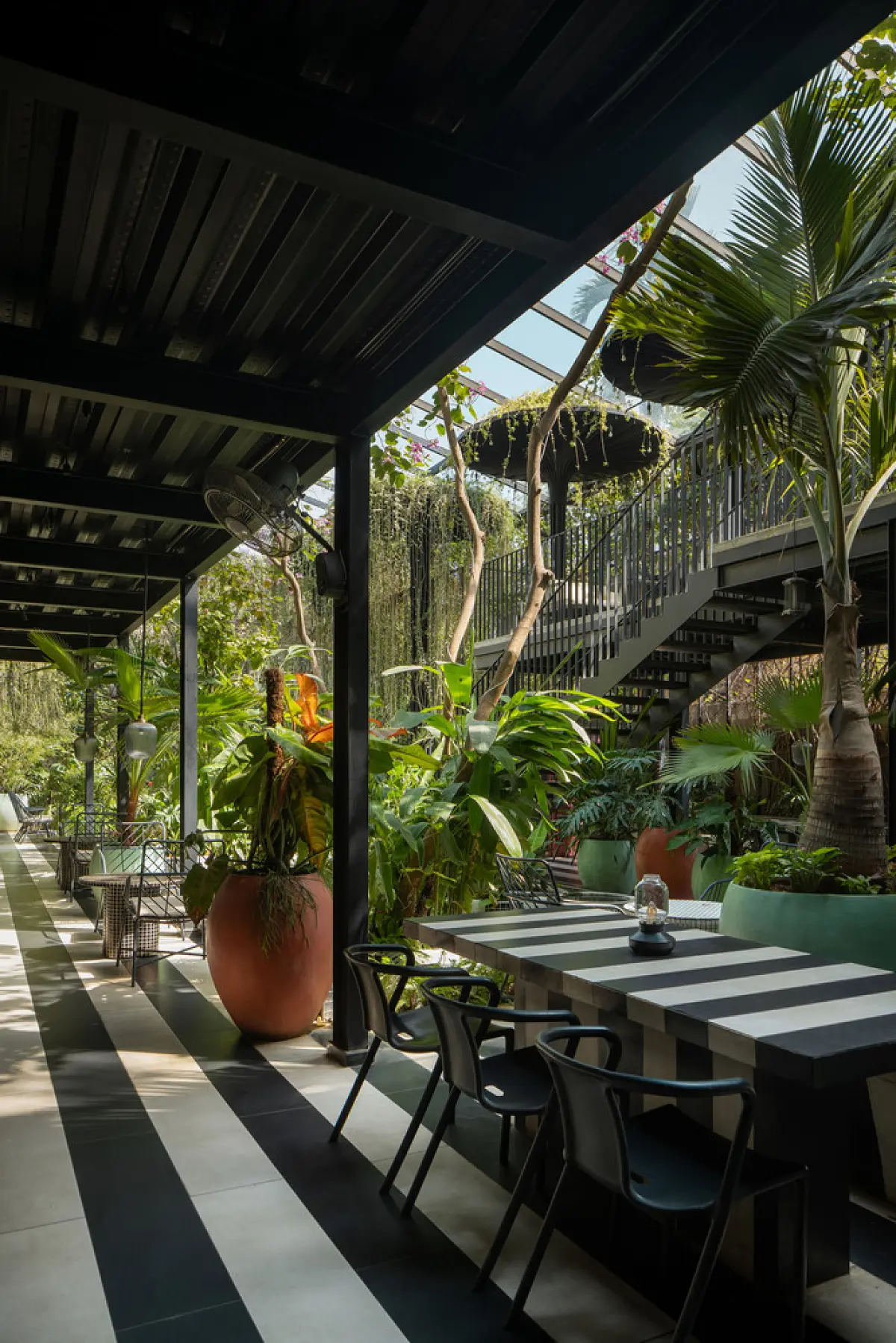 Sunrise Garden Restaurant Showcases Nature-Integrated Design in Modern Dining Architecture