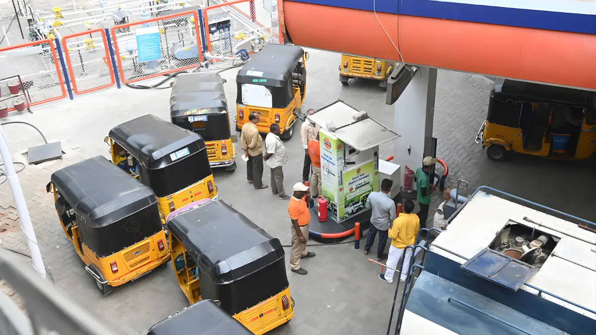 LPG Shortage Disrupts Hotels, Transport in Hyderabad