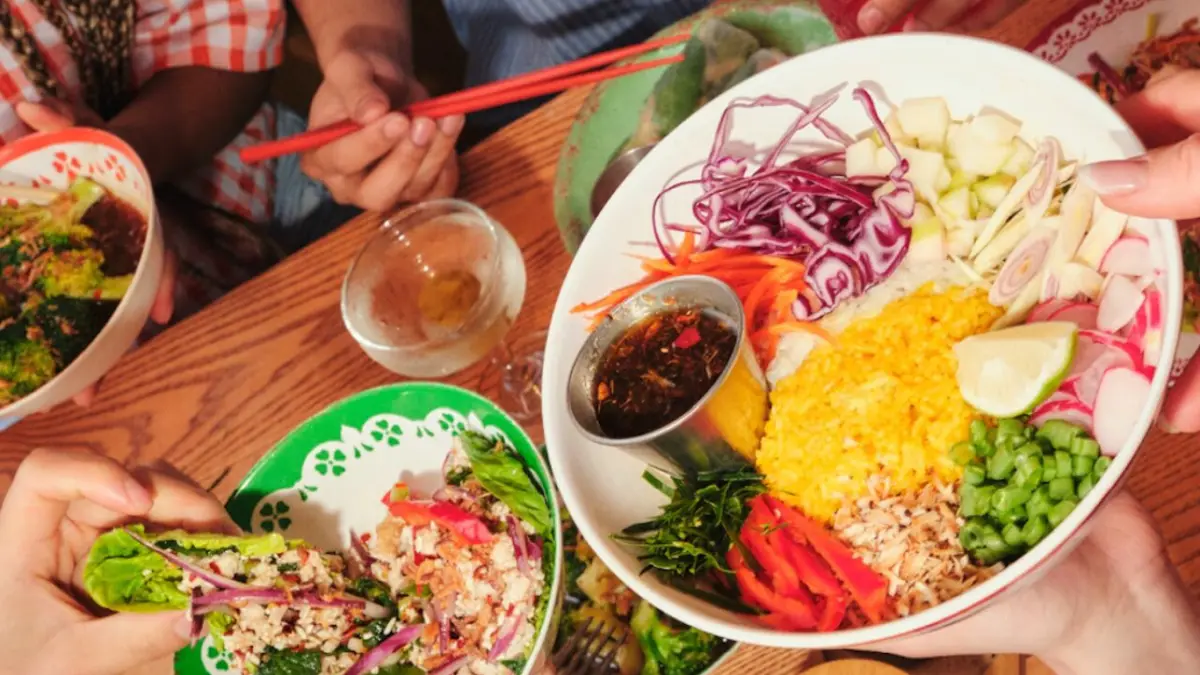 Rosa’s Thai Launches SAD Lamp Dining Experience at Tower Bridge
