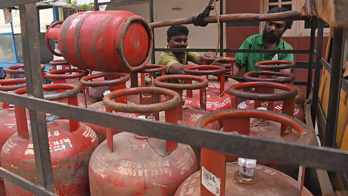 Bengaluru Hotels Eye Food Price Hike After LPG Cost Jumps to ₹3,152