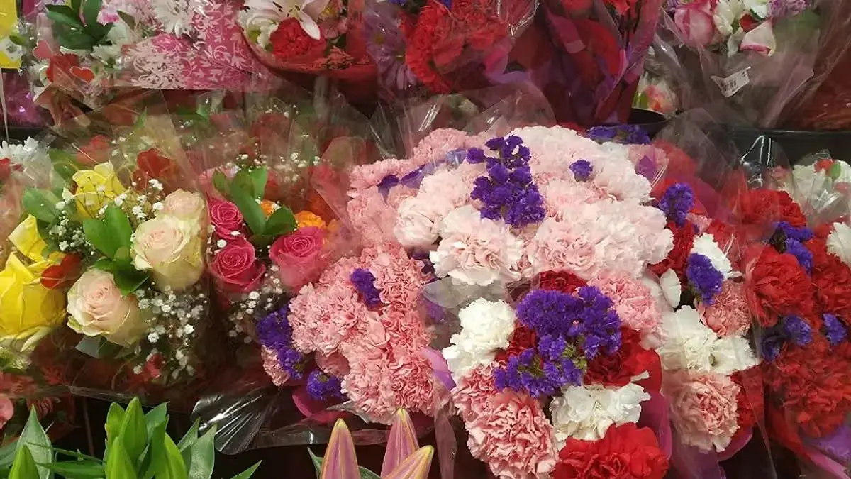 Mother’s Day Deals 2026: Best Restaurant, Flower, Retail and Gift Card Offers This Year