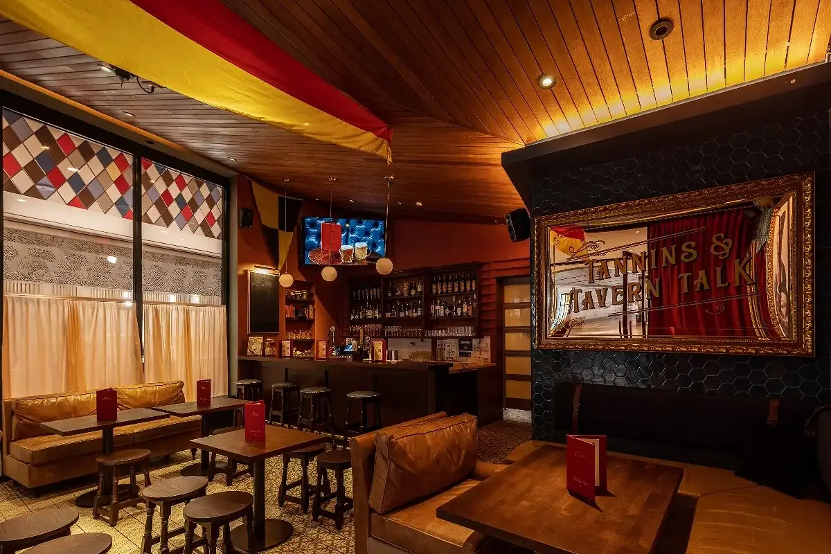 Queens Tavern Opens at Hudson Yards Bringing London City Tavern Culture to NYC