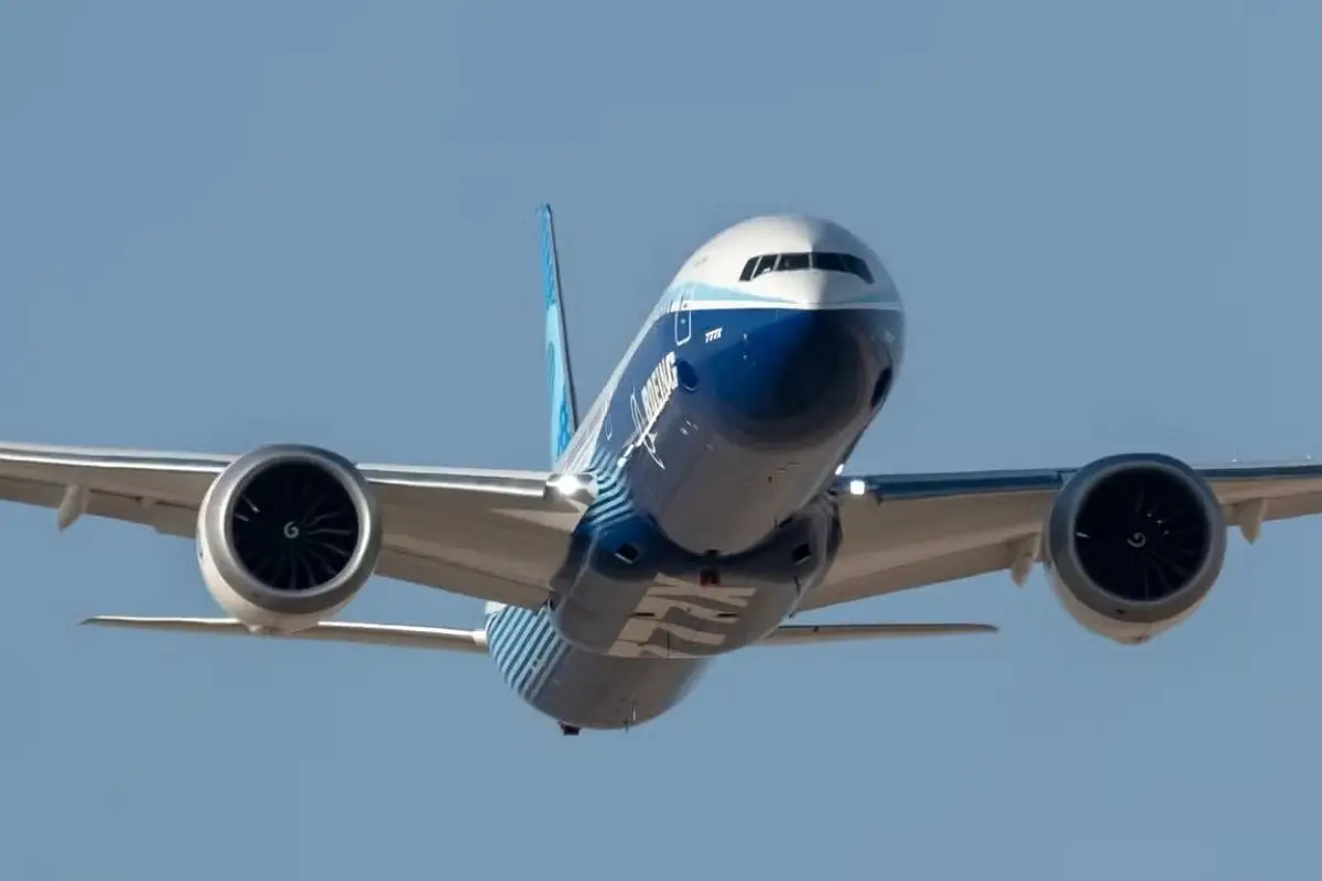 The Largest Quadjet's Successors Reshape Airline Networks