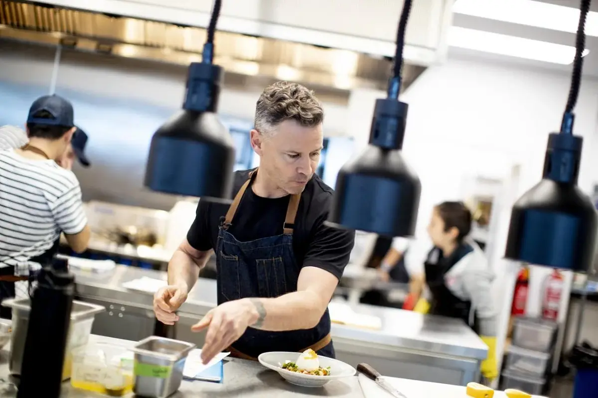 Nic Watt Closes Cāntīng Amid Prolonged Trading Challenges