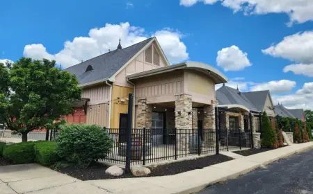 Headline Upscale Indian Restaurant Opens in Former Winking Lizard Space