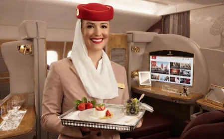 Emirates Launches Seasonal Strawberry Menu on UK Flights