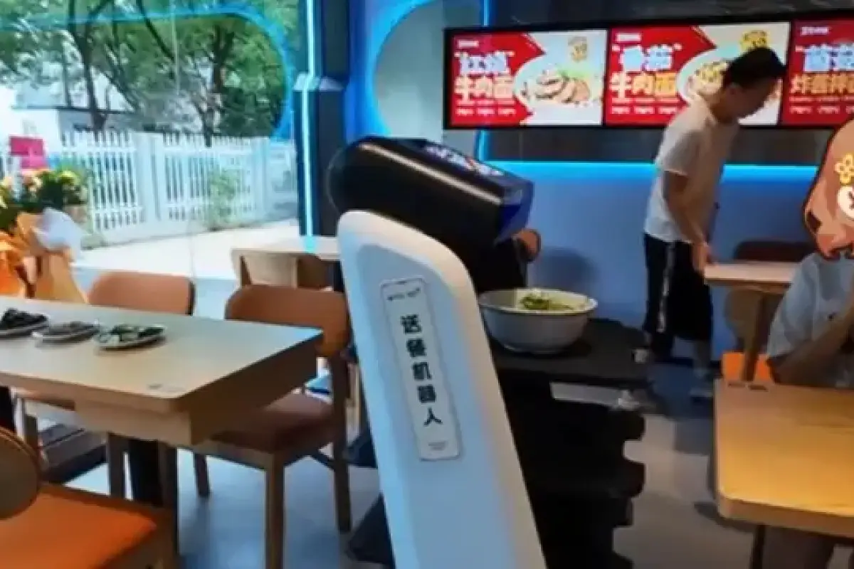 Beijing Robotic Noodle Restaurant Unveils a Futuristic Bowl