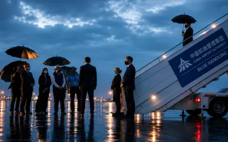 Typhoon Dolphin Cancels 1,400 Flights in Shanghai