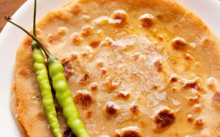 Gobi Paratha Recipe (Stuffed Cauliflower Paratha)