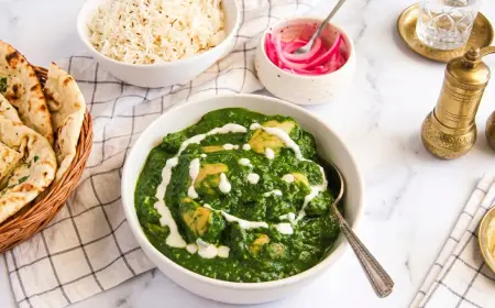 Saag Chicken {Classic Spinach and Chicken Curry}