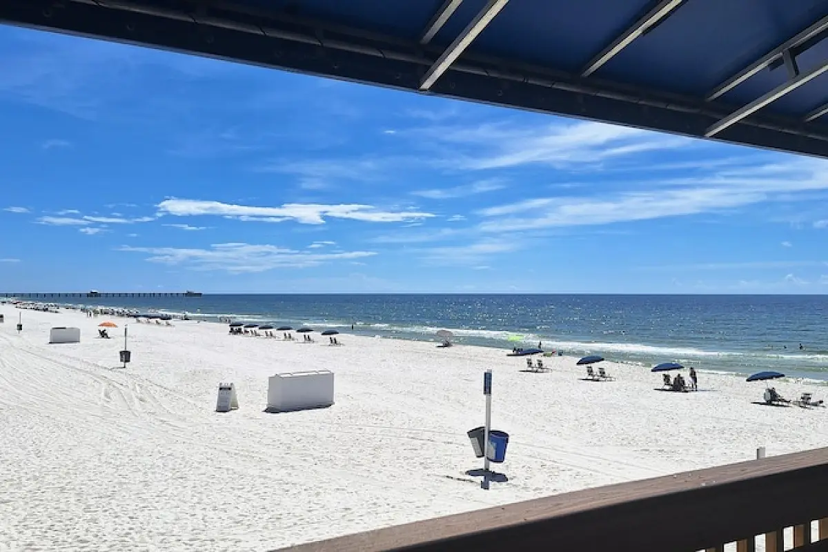 Sea-N-Suds Restaurant Gulf Shores: Beachfront Hospitality Endures