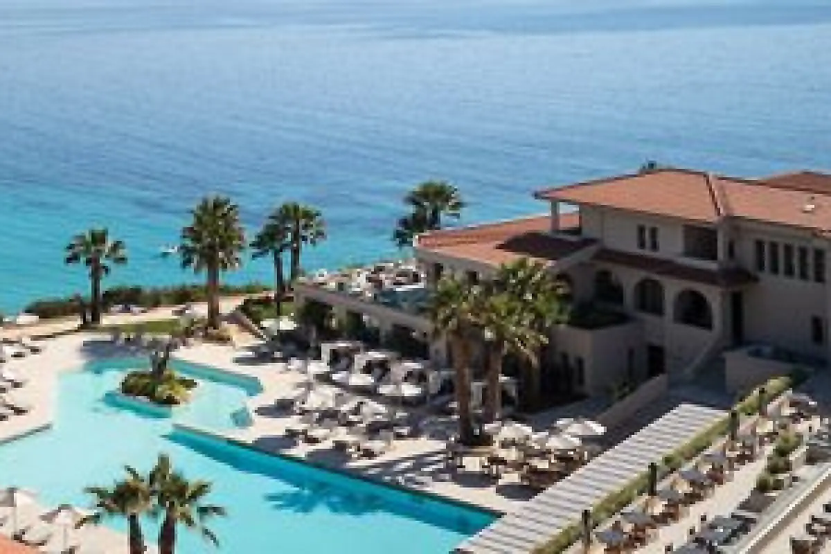 Greece Hotel Rates Fall in August 2026: The Untold Story of a Rare Dip