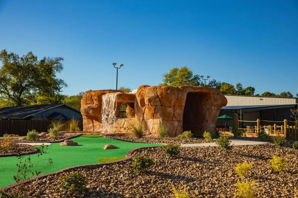 Puttopia Mini Golf and Restaurant Opens in Lufkin