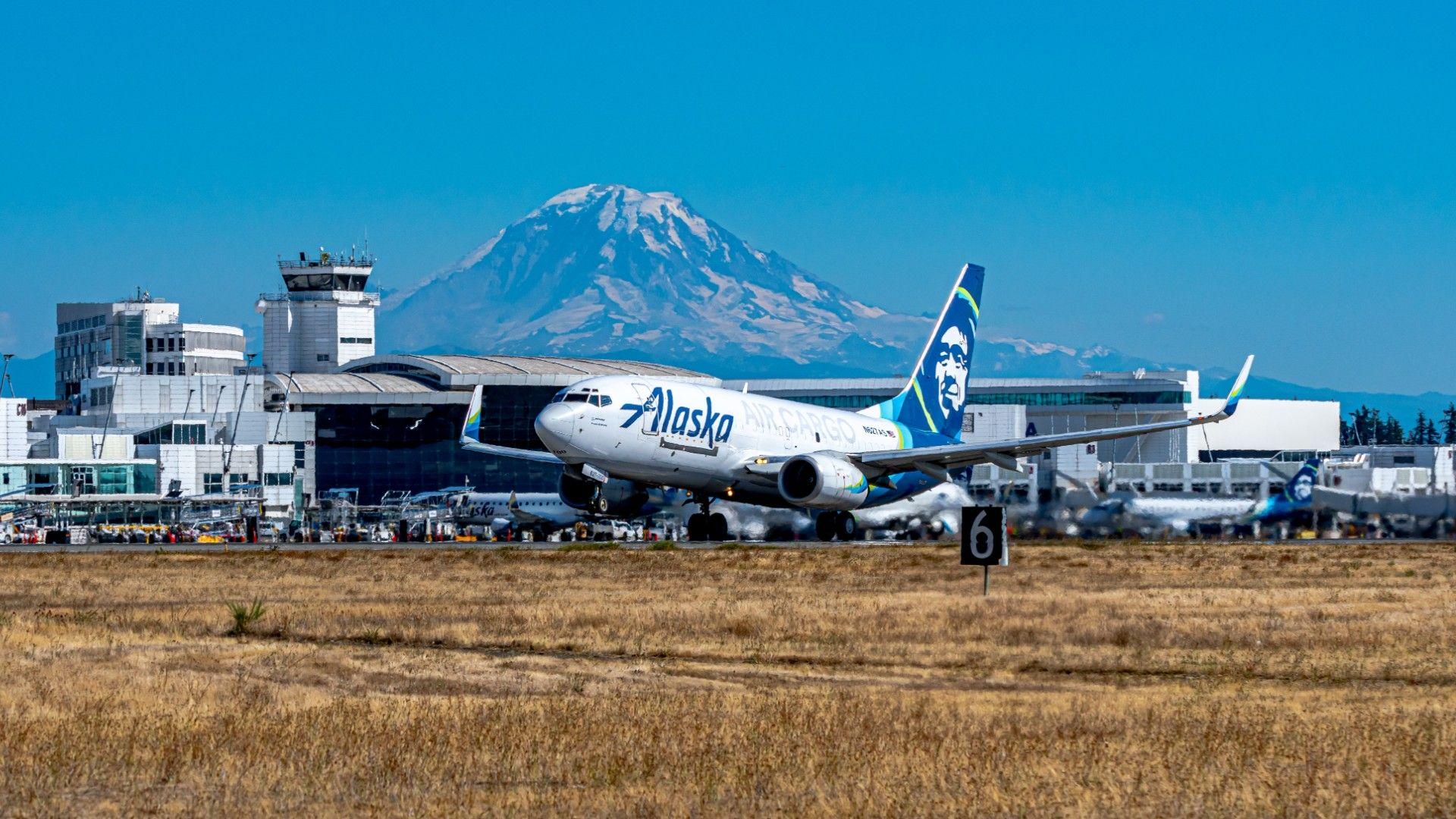 Alaska Airlines Fleet: New 737-800 Transition Boosts Cargo Capacity