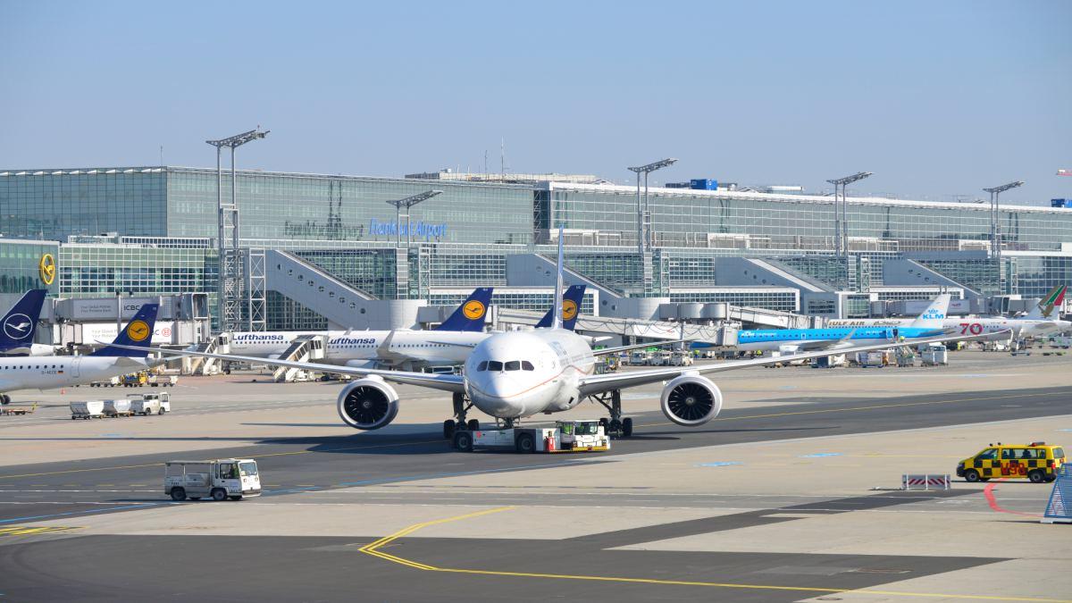 European Flight Disruptions: Breaking News on 1,935 Total Delays