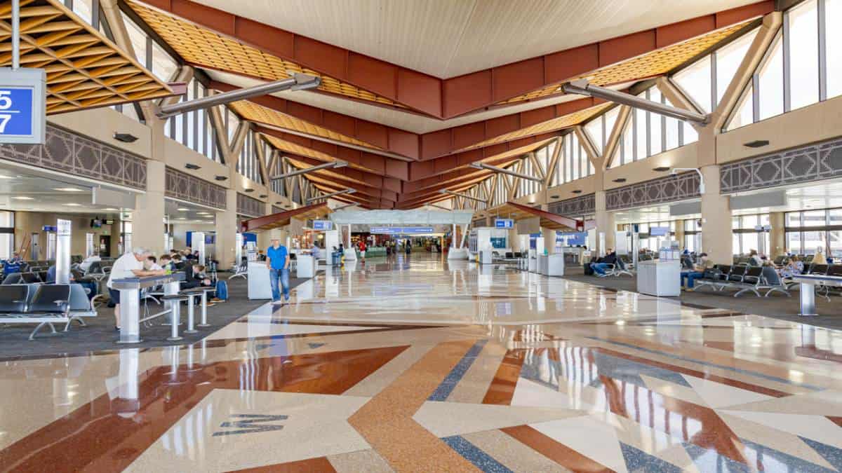 US flight cancellations: Breaking news on 143 cuts and 3,235 delays