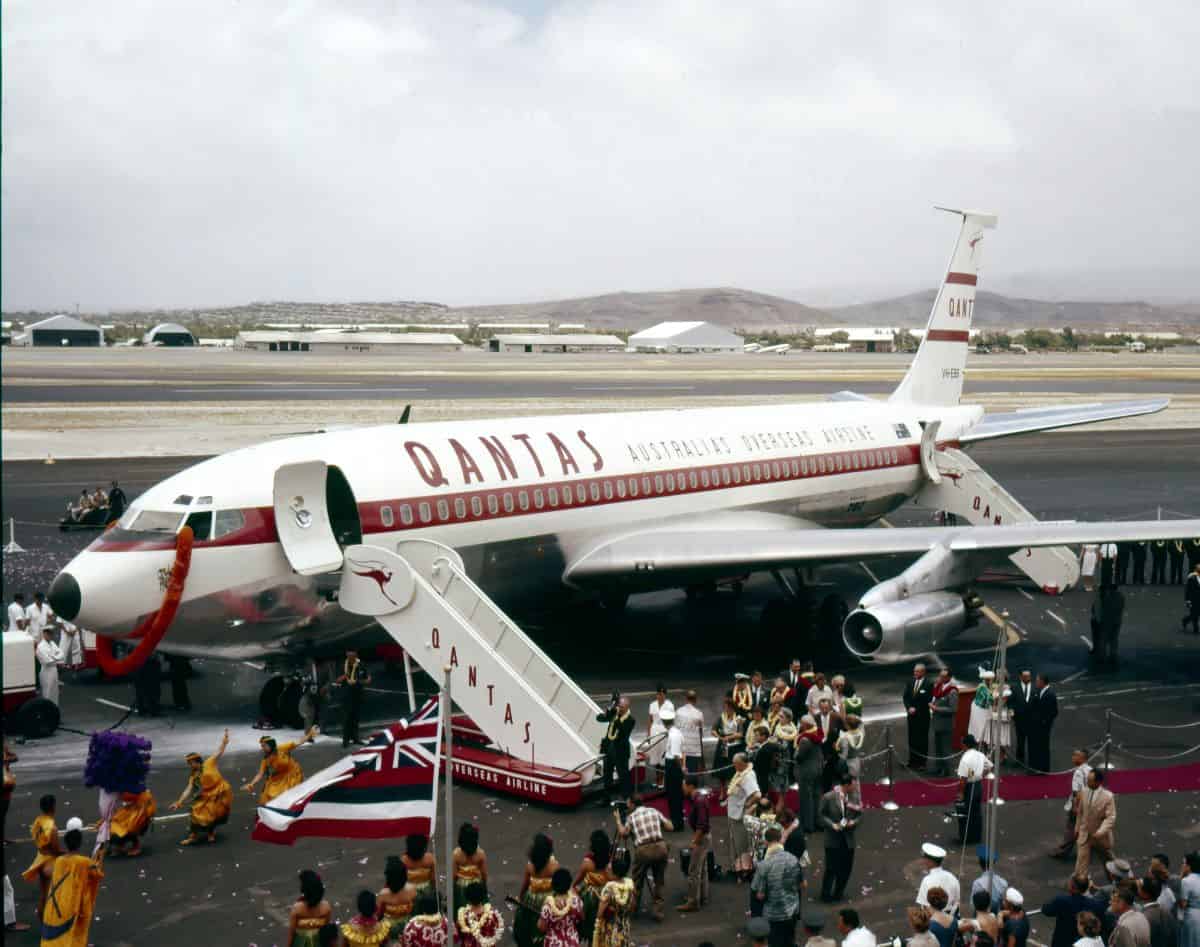 Qantas Bedbug Outbreak: Breaking News on Grounded Boeing 787 Flight