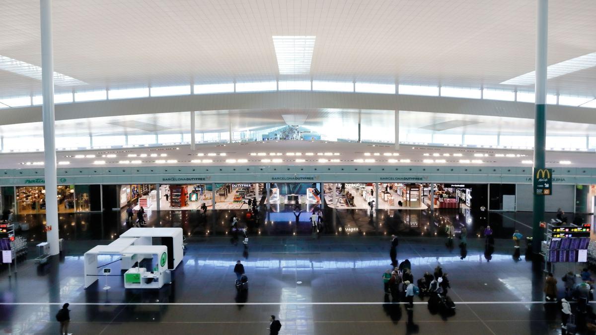 Europe flight disruptions: Breaking 2,487 delays and cancellations