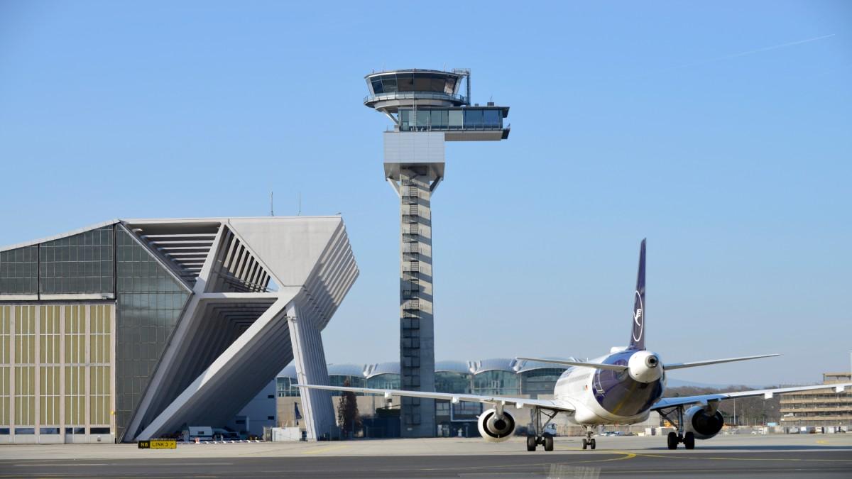Europe flight delays: Breaking 2,194 flight issues and 54 cancels