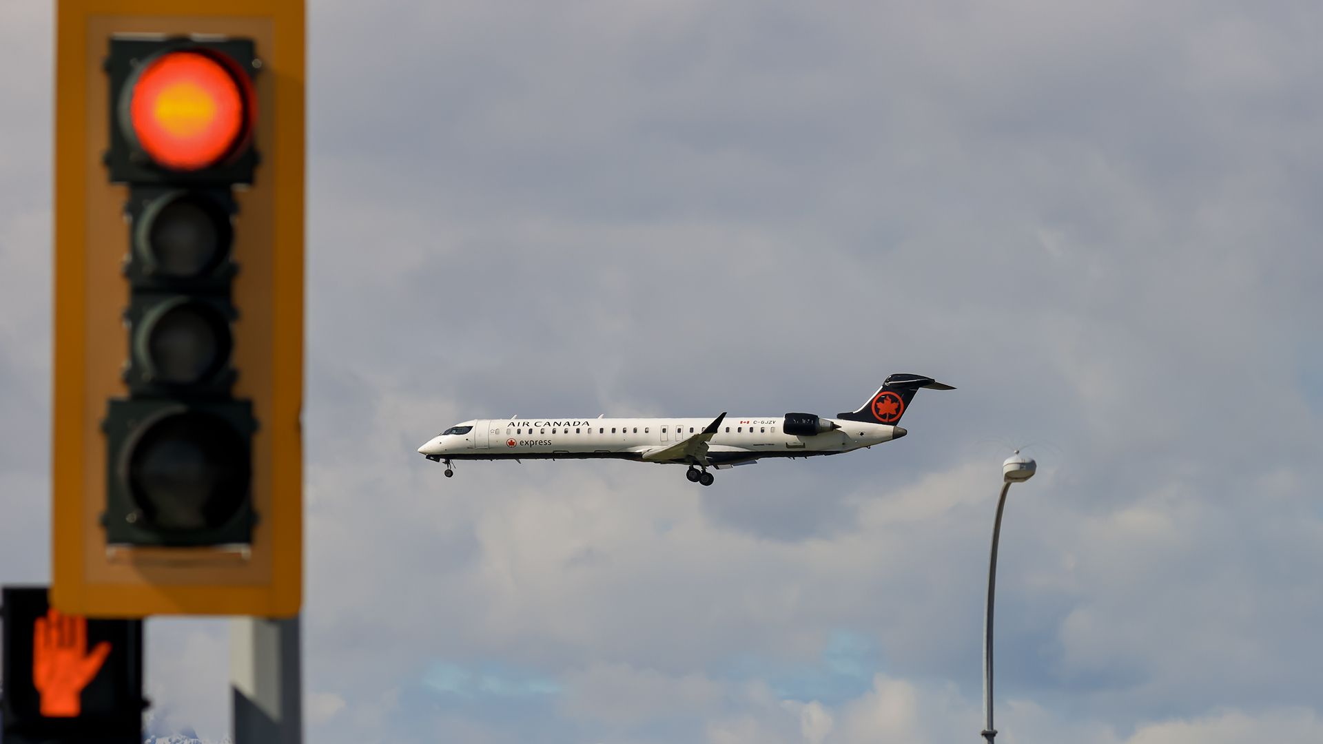 St Louis runway incursion: Breaking ATC alert halts Air Canada jet
