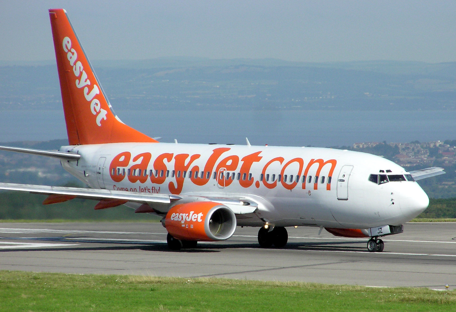 easyJet Declines Starlink Inflight Wi‑Fi as Ryanair Moves Ahead With Musk’s Satellite Internet