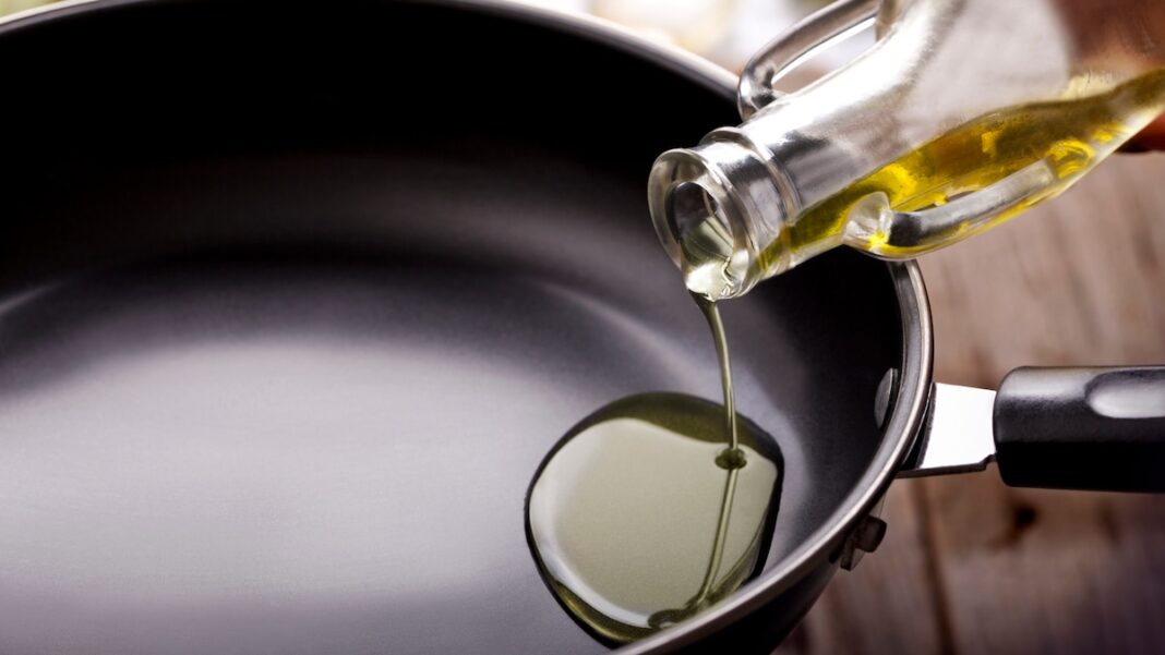 Refined Oil Vs Chilly Pressed Oil: Which Is More healthy For Cooking? Knowledgeable Weighs In