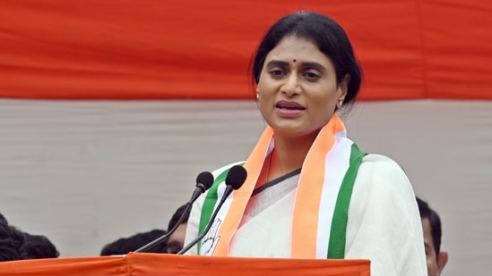 The alleged property dispute between YSR Congress party president YS Jagan Mohan Reddy and his sister Y S Sharmila continues to escalate.(HT photo)