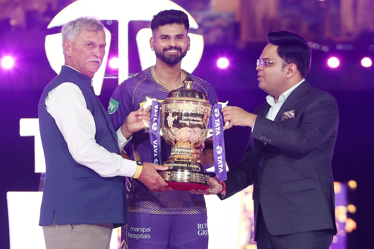 mnftnca8 shreyas iyer ipl trophy