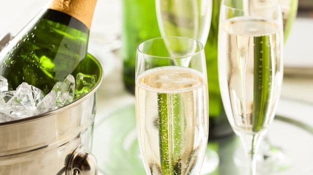 Glowing Wine Versus Champagne: Whats the Distinction?