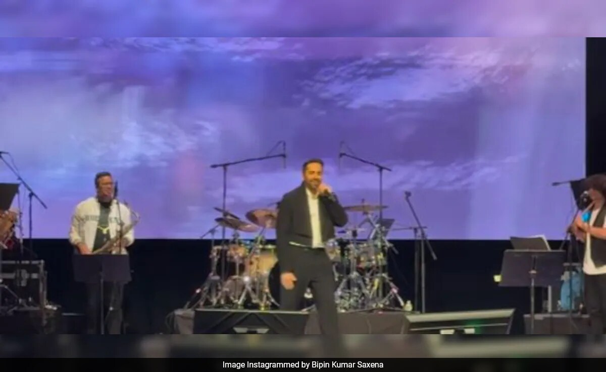 Ayushmann Khurrana Reacts After Fan Threw {Dollars} At Him Throughout US Live performance