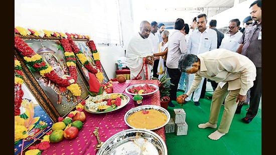 Andhra Pradesh chief minister N Chandrababu Naidu performs rituals during the inauguration of the Capital Region Development Authority project work, in Amaravati on October 19. (ANI)