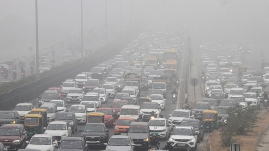 Vehicles move on the Delhi-Gurugram expressway amid low visibility due to fog, in Gurugram, Wednesday, Nov 13, 2024.(PTI)