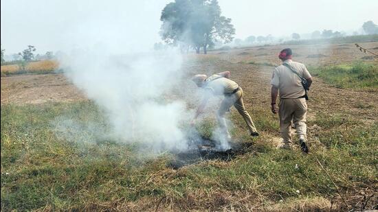 Stubble burning is a major cause of pollution in northwestern India. (HT PHOTO/Representative)