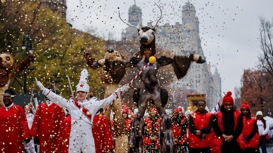 Performers rehearse ahead of the annual Macy's Thanksgiving Day Parade in Manhattan in New York City. The Macy’s Thanksgiving Day Parade kicked off Thursday morning in New York City with a steady rain.(REUTERS)