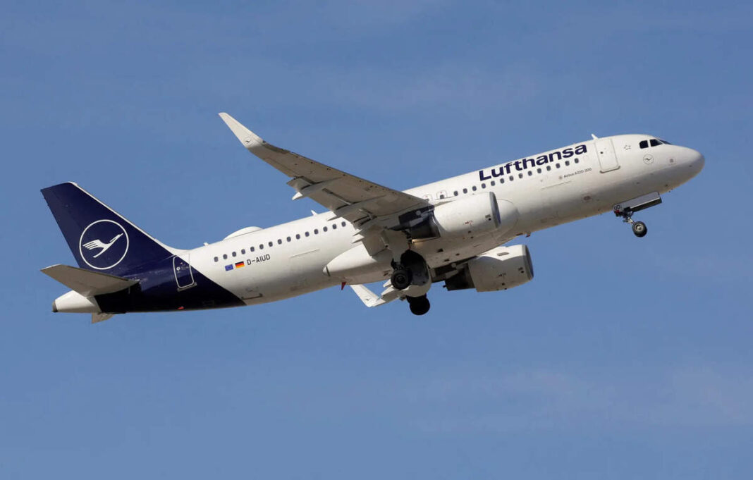 lufthansa-reports-9-drop-in-third-quarter-profit-as-core-brand-struggles-jpg