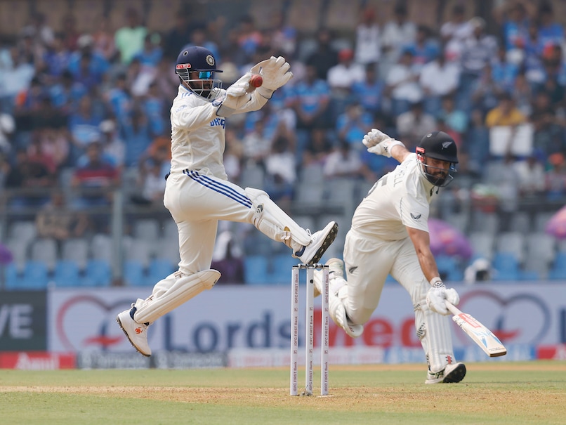 Dinesh Karthik Factors Out Main Flaw In Rishabh Pant's Wicketkeeping Throughout third Take a look at