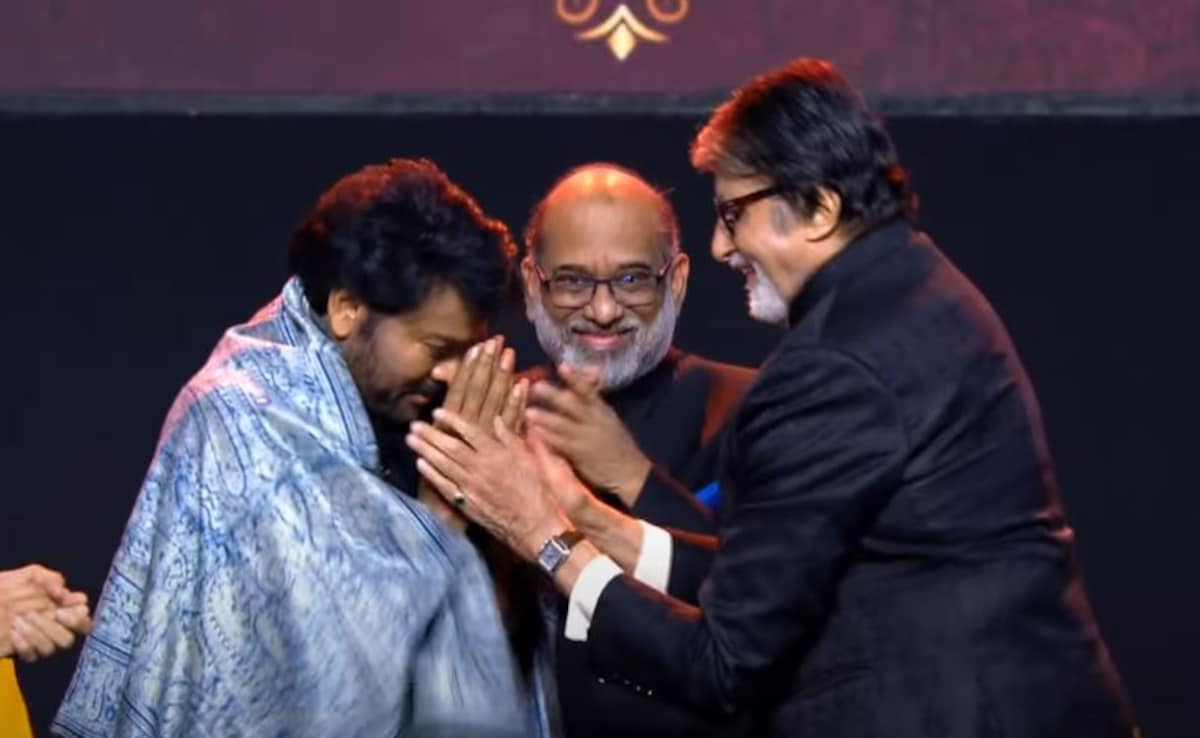 Famous person Chiranjeevi Honoured With The Prestigious Award By Amitabh Bachchan